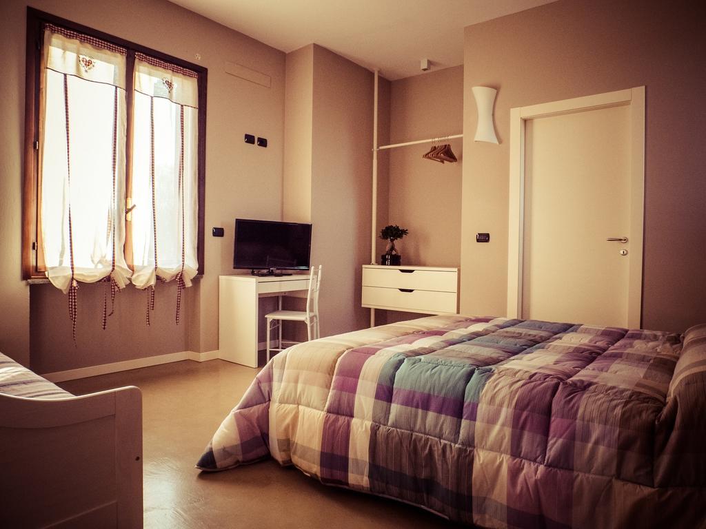 B&B Aurora Bergamo Ruang foto